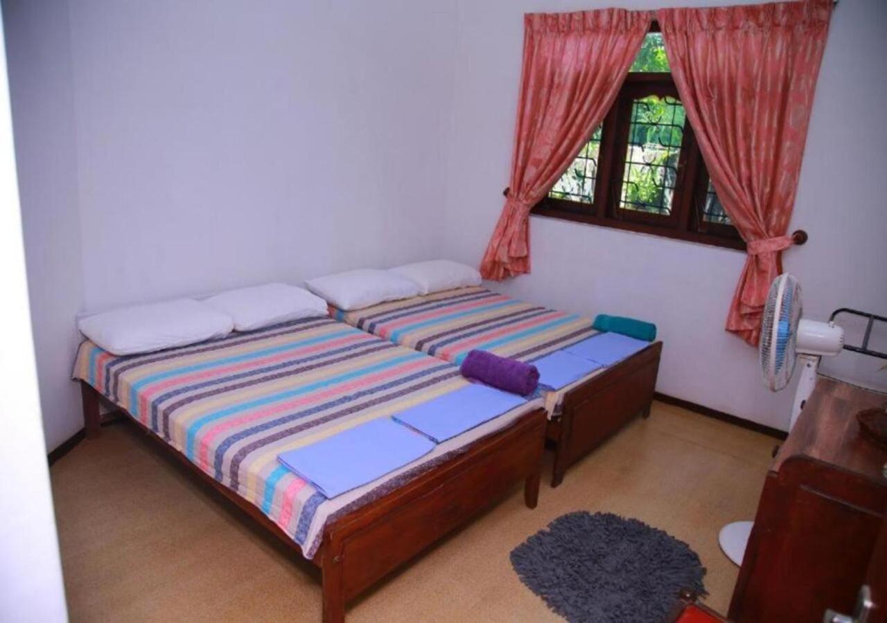 Weerakoon Guest Hikkaduwa Exterior foto