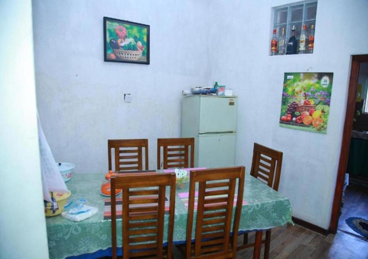 Weerakoon Guest Hikkaduwa Exterior foto