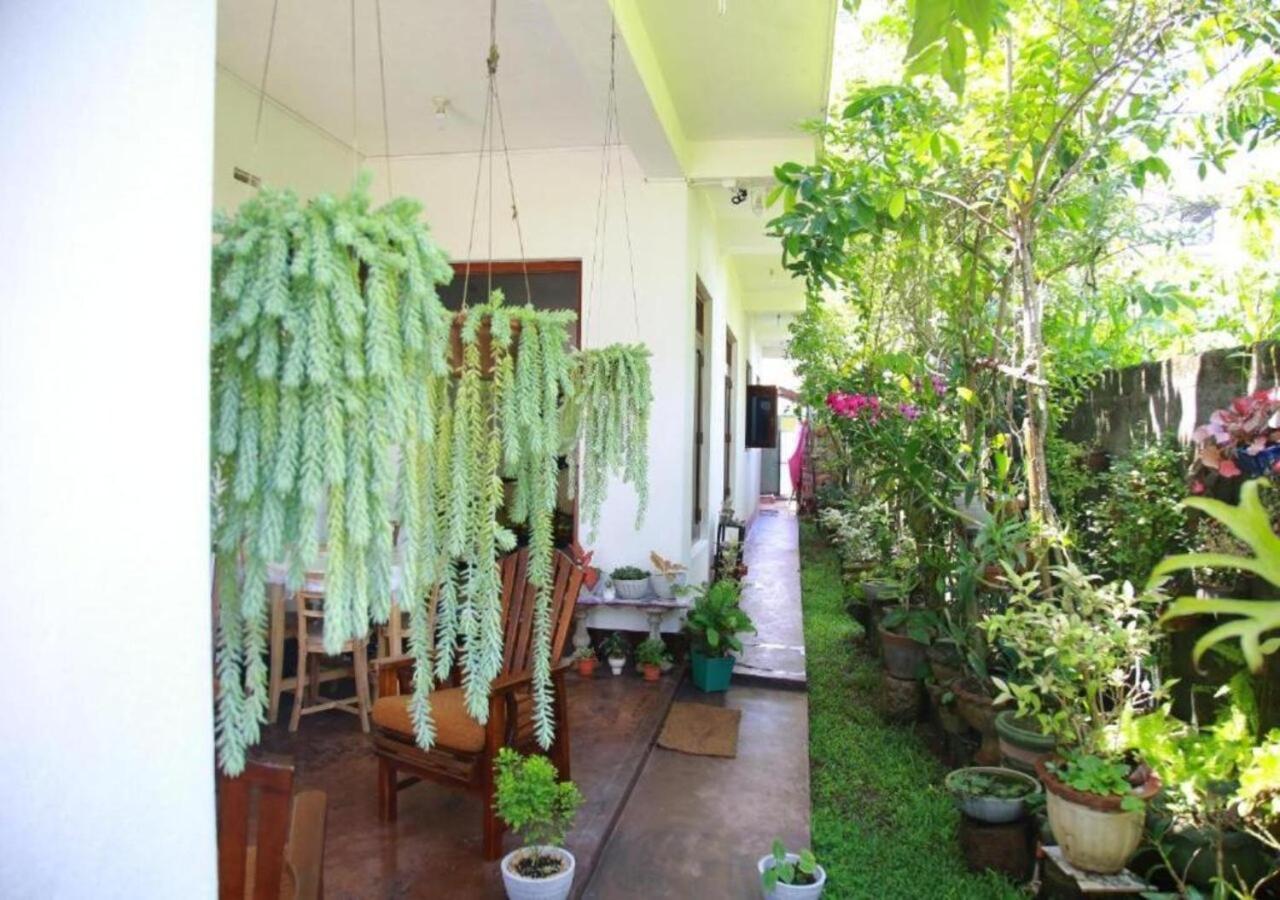 Weerakoon Guest Hikkaduwa Exterior foto